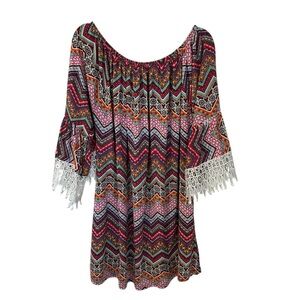 Women’s Boutique 3/4 Flowy Lace Sleeve Rounded Neck Multicolor Design Top GUC
